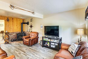 Long Barn Cabin w/ 2 Decks Near Skiing!