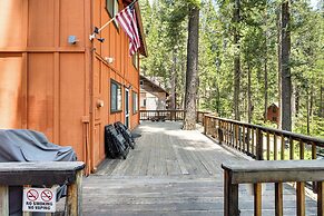 Long Barn Cabin w/ 2 Decks Near Skiing!