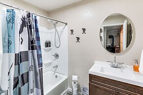 Long Barn Cabin w/ 2 Decks Near Skiing!