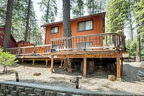 Long Barn Cabin w/ 2 Decks Near Skiing!