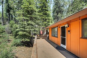 Long Barn Cabin w/ 2 Decks Near Skiing!