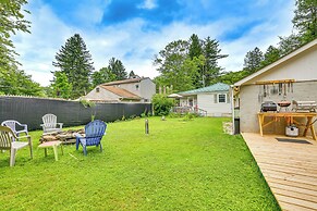 Artsy Cottage in Scotrun w/ Studio Space & Hot Tub