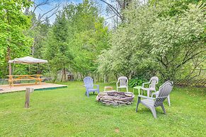 Artsy Cottage in Scotrun w/ Studio Space & Hot Tub