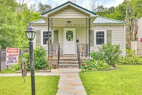 Artsy Cottage in Scotrun w/ Studio Space & Hot Tub