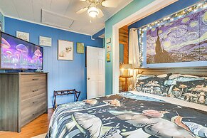 Artsy Cottage in Scotrun w/ Studio Space & Hot Tub