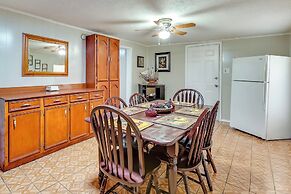 Single-story Brownsville Home ~ 2 Mi to Airport!