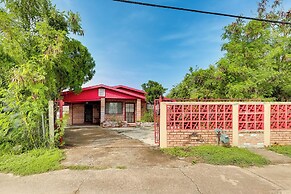 Single-story Brownsville Home ~ 2 Mi to Airport!