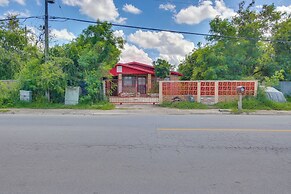 Single-story Brownsville Home ~ 2 Mi to Airport!