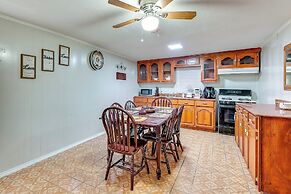 Single-story Brownsville Home ~ 2 Mi to Airport!