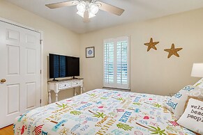 Navarre Home w/ Palm Tree Views ~ 4 Mi to Beach!