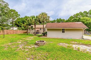 Navarre Home w/ Palm Tree Views ~ 4 Mi to Beach!