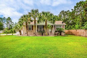 Navarre Home w/ Palm Tree Views ~ 4 Mi to Beach!
