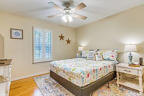 Navarre Home w/ Palm Tree Views ~ 4 Mi to Beach!