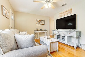 Navarre Home w/ Palm Tree Views ~ 4 Mi to Beach!