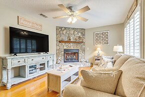 Navarre Home w/ Palm Tree Views ~ 4 Mi to Beach!