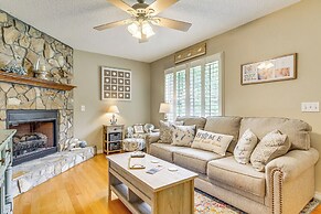 Navarre Home w/ Palm Tree Views ~ 4 Mi to Beach!