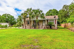 Navarre Home w/ Palm Tree Views ~ 4 Mi to Beach!