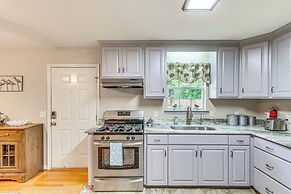 Navarre Home w/ Palm Tree Views ~ 4 Mi to Beach!