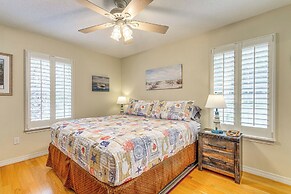 Navarre Home w/ Palm Tree Views ~ 4 Mi to Beach!