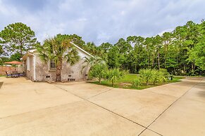 Navarre Home w/ Palm Tree Views ~ 4 Mi to Beach!