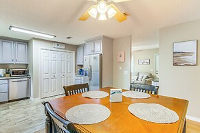 Navarre Home w/ Palm Tree Views ~ 4 Mi to Beach!