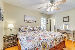 Navarre Home w/ Palm Tree Views ~ 4 Mi to Beach!