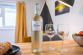 Stunning One Bedroom Apartments