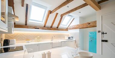 Stable Annex Bisham - Vibrant 1 Bed With Parking