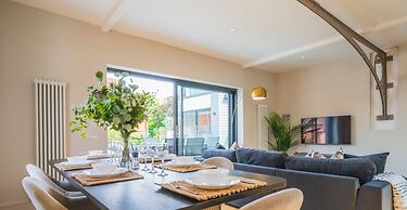 Victoria View - Brand New 2 Bedroom - Parking