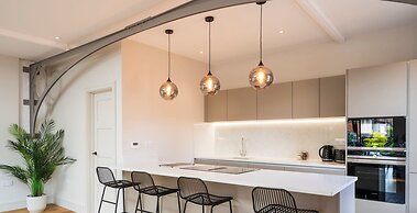 Victoria View - Brand New 2 Bedroom - Parking