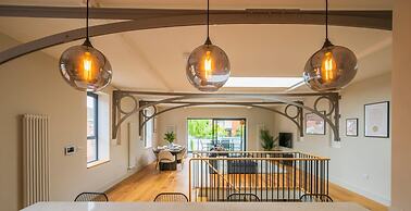 Victoria View - Brand New 2 Bedroom - Parking