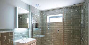 Victoria View - Brand New 2 Bedroom - Parking