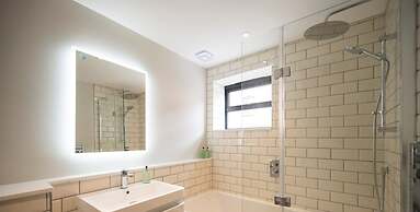 Victoria View - Brand New 2 Bedroom - Parking