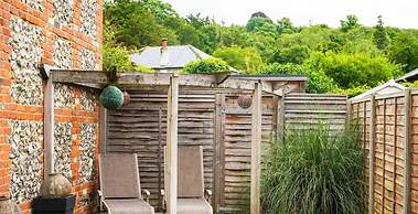 Wargrave Cottage - 2 Bedrooms Private Garden