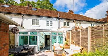 Wargrave Cottage - 2 Bedrooms Private Garden