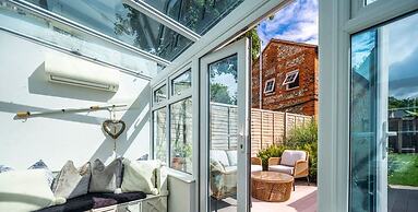 Wargrave Cottage - 2 Bedrooms Private Garden