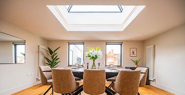 The Elizabeth Suite - Brand New 3 Bedroom Mews