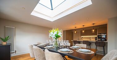 The Elizabeth Suite - Brand New 3 Bedroom Mews