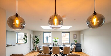 The Elizabeth Suite - Brand New 3 Bedroom Mews