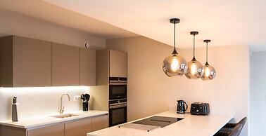 The Elizabeth Suite - Brand New 3 Bedroom Mews