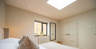 The Elizabeth Suite - Brand New 3 Bedroom Mews