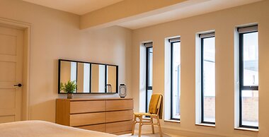 The Elizabeth Suite - Brand New 3 Bedroom Mews