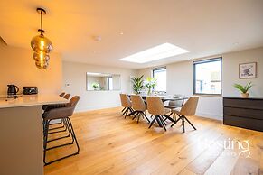 The Elizabeth Suite - Brand New 3 Bedroom Mews