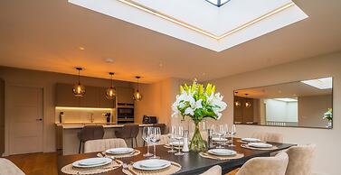 The Elizabeth Suite - Brand New 3 Bedroom Mews