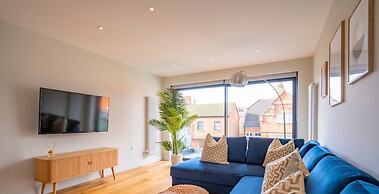 The Elizabeth Suite - Brand New 3 Bedroom Mews