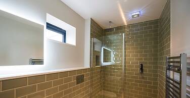 The Elizabeth Suite - Brand New 3 Bedroom Mews