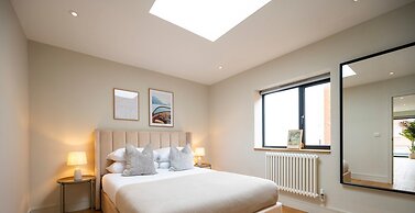 The Elizabeth Suite - Brand New 3 Bedroom Mews