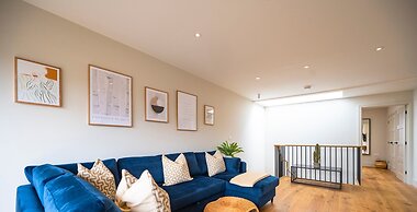 The Elizabeth Suite - Brand New 3 Bedroom Mews