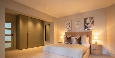 The Elizabeth Suite - Brand New 3 Bedroom Mews