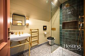 The Writers Retreat - 5 Beds Parking Much More